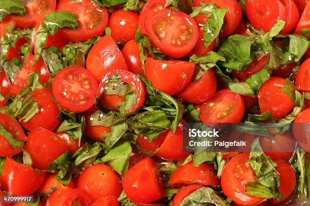 Basilico E Pomodori - Fotografie stock e altre immagini di Alimentazione sana - Alimentazione sana, Basilico, Cibi e bevande