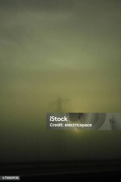 Torre De Alta Tensión Con Cables En La Niebla Foto de stock y más banco de imágenes de James Watt - James Watt, Acero, Amperaje