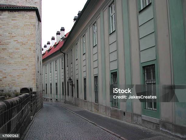 Photo libre de droit de Alleyway Avec Rue Pavée banque d'images et plus d'images libres de droit de Affaires Finance et Industrie - Affaires Finance et Industrie, Appartement, Bâtiment vu de l'extérieur