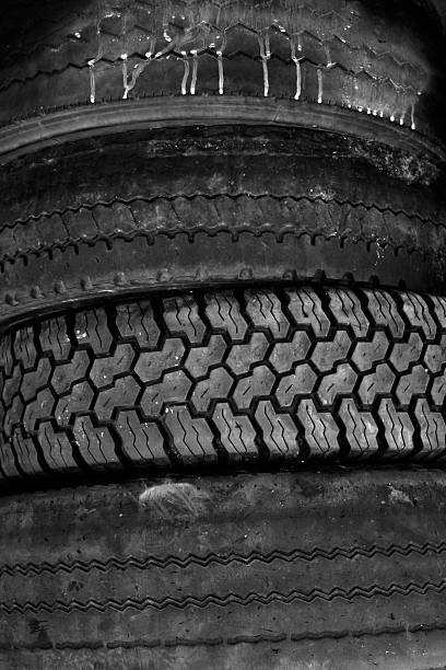 旧ラバータイヤ - old tire ストックフォトと画像