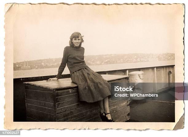 Caja Foto de stock y más banco de imágenes de Familia - Familia, Retro, Fotografía - Imágenes