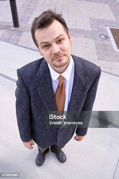 Confuso Homem De Negócios - Fotografias de stock e mais imagens de Alto - Altura Humana - Alto - Altura Humana, Perspetiva Pessoal, Distorcido