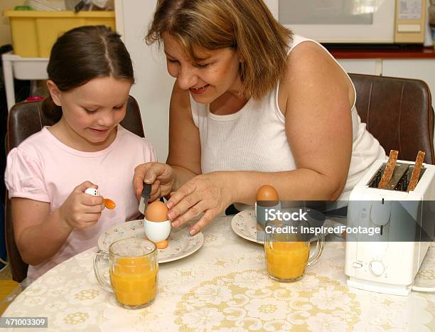 Huevos Para El Desayuno Foto de stock y más banco de imágenes de Adulto - Adulto, Adulto maduro, Alimento