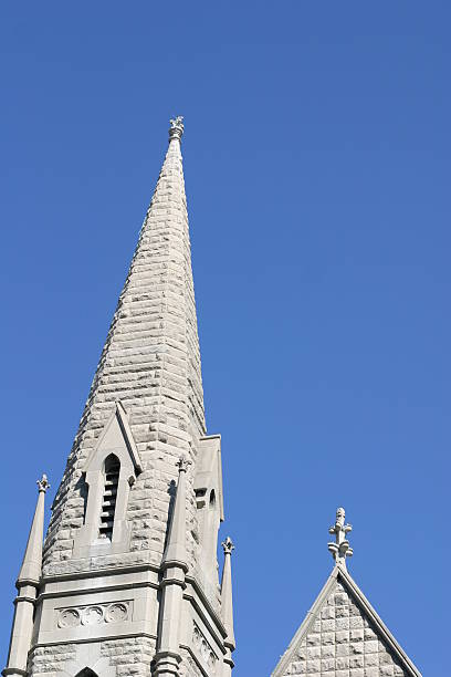 torre de igreja - churchgoers - fotografias e filmes do acervo