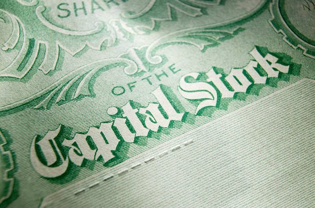 certificato azionario 8 - stock certificate mutual fund wall street wealth foto e immagini stock