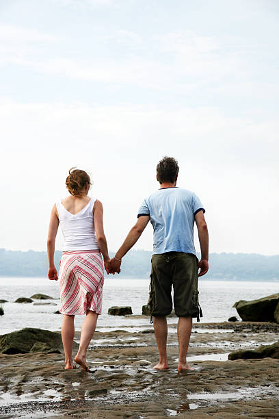 istock Couple by the sea 471007093