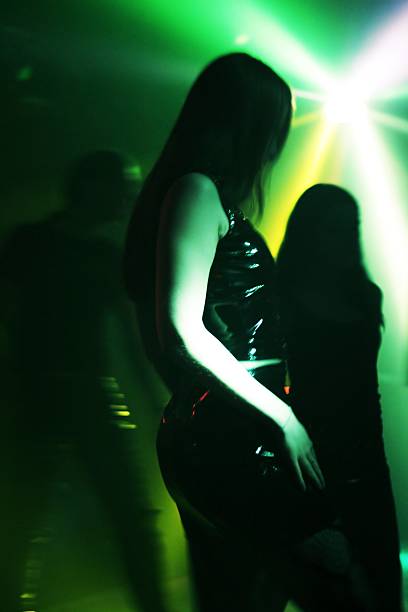 silhouette di un ballerino femmina - futurepop foto e immagini stock