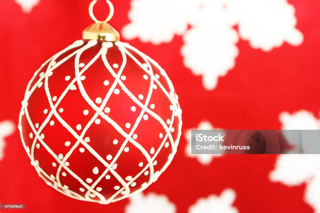 Boule de Noël rouge et blanc - Photo de Blanc libre de droits