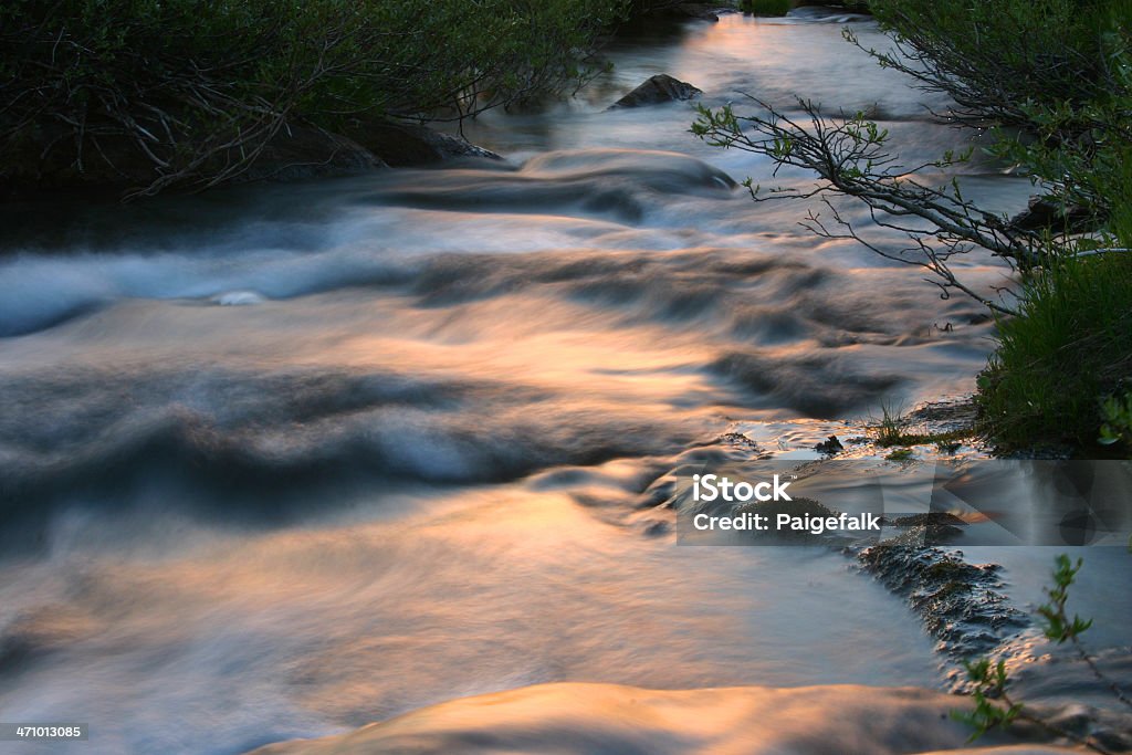 O brilho dos Alpes reflexos - Foto de stock de Arrebol royalty-free