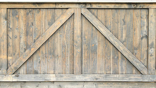 istock Old wooden door 471013574
