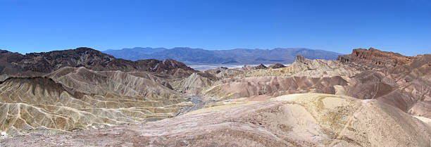 la vallée de la mort-formation rocheuse de zabriskie point panorama - point de pression photos et images de collection