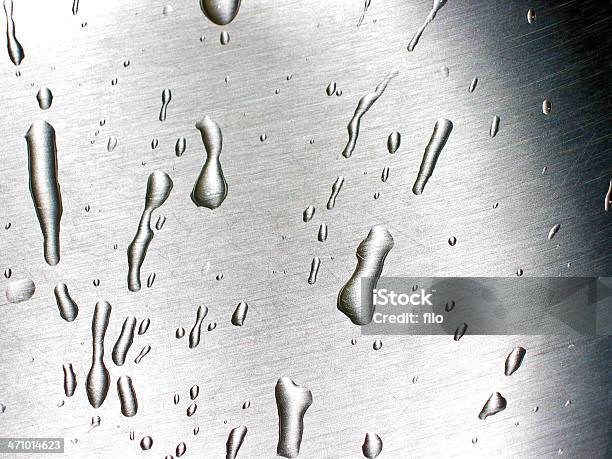 Acqua In Metallo - Fotografie stock e altre immagini di Acqua - Acqua, Alluminio, Attività che richiedono movimento