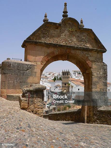 Arco De Filipe V Na Ronda Espanha - Fotografias de stock e mais imagens de Aldeia - Aldeia, Alfalto, Andaluzia