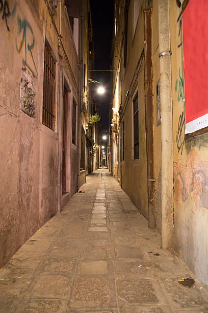 istock Narrow Alleys in Venice at Night 471015592