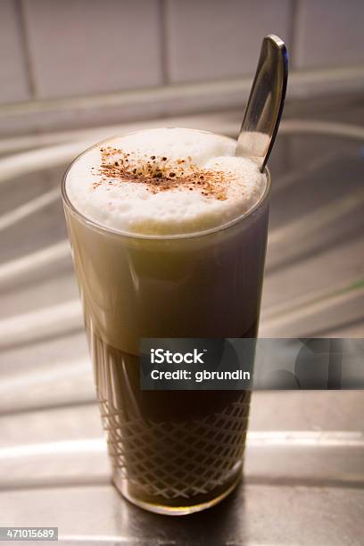 Café Café Latte - Fotografias de stock e mais imagens de Bebida com espuma - Bebida com espuma, Chocolate Quente, Copo