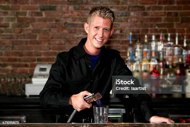 Boston Barkeeper Stockfoto und mehr Bilder von Cocktail - Cocktail, Eingießen, Flasche
