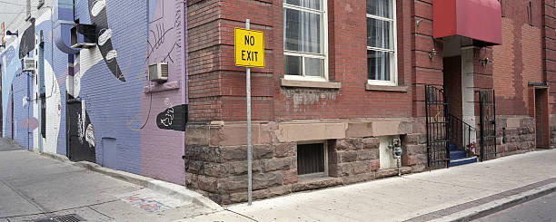 istock City street corner 471022295