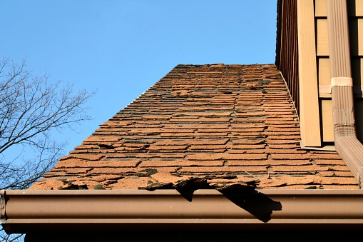 Does your roof look like this? You need help!  (Focus is on front)