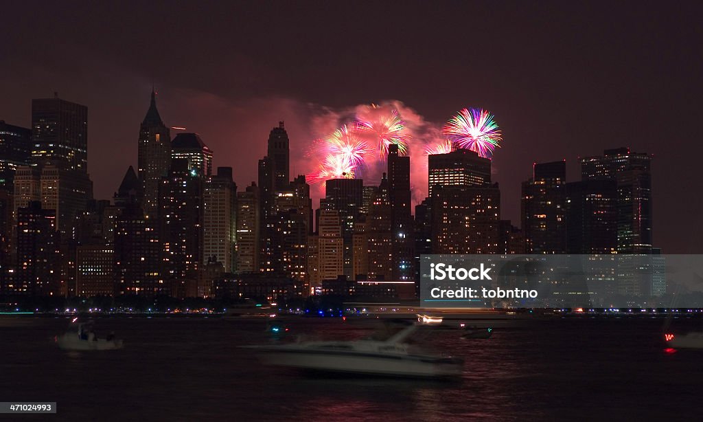 4 luglio i fuochi d'artificio a Manhattan - Foto stock royalty-free di Fuochi d'artificio
