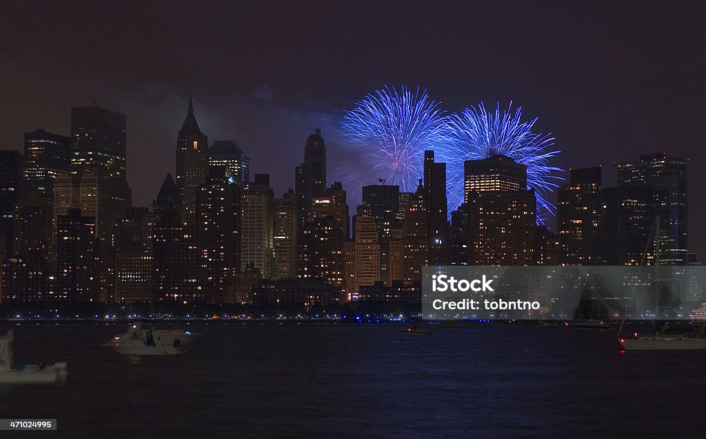 4 º de julio de fuegos artificiales en el centro de la ciudad de Manhattan - Foto de stock de Cuatro de julio libre de derechos