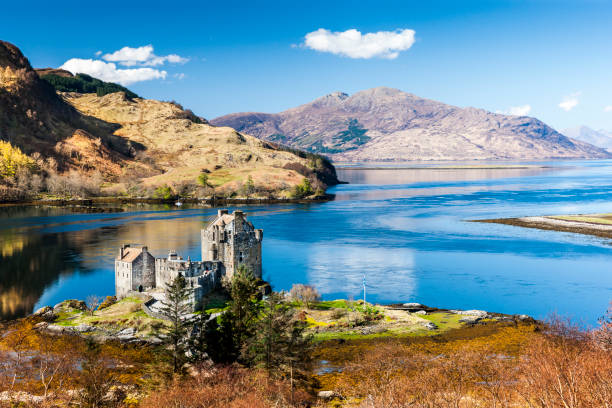 castelo eilean donan, escócia - dornie - fotografias e filmes do acervo