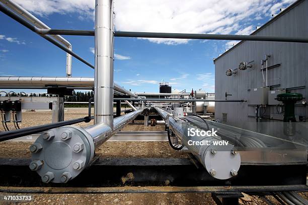Foto de Tubulações Dos Campos Petrolíferos e mais fotos de stock de Oleoduto - Oleoduto, Primeiro plano, Alberta