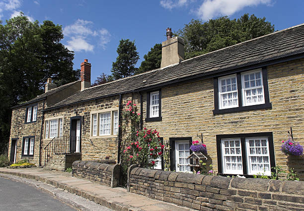 istock Typical English village cottages 471033935