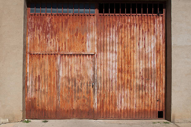 istock Old Rusty Shop Door in Cuenca Spain 471034520