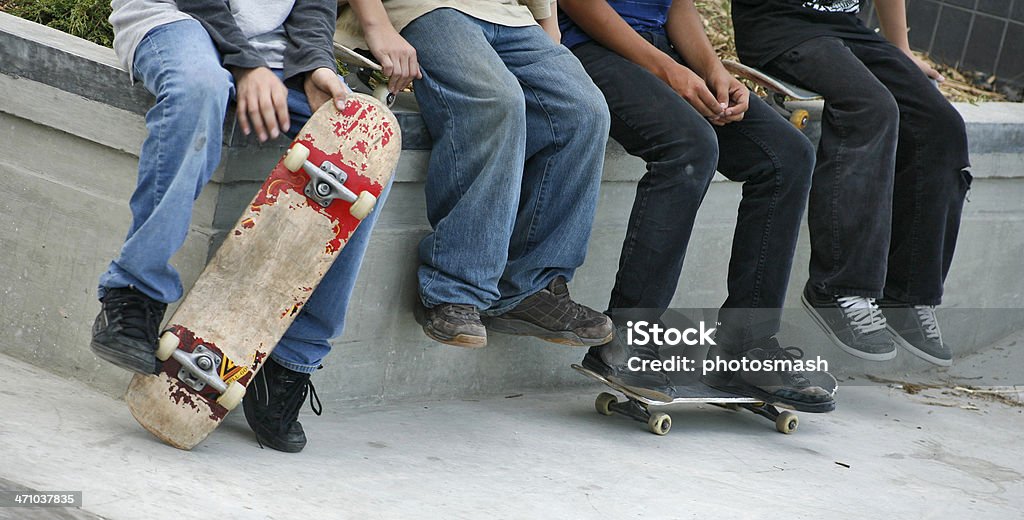 Quattro adolescente Skater. - Foto stock royalty-free di Adolescente