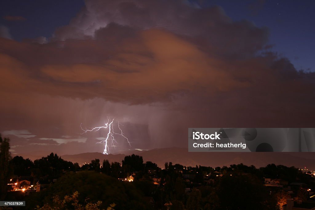 Sunrise storm3 relámpagos - Foto de stock de Aire libre libre de derechos