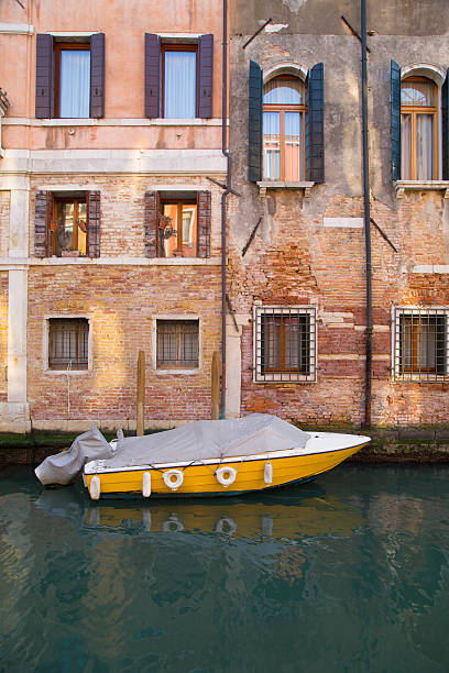 istock An old building and a boat in Venice 471038590