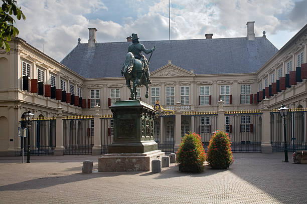 istock Royal palace in Hague, Netherlands 471038833