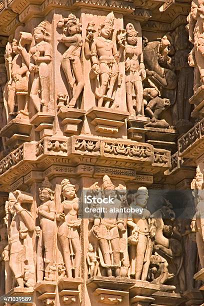 La India Khajuraho Erótico Estatuas En Templo Hindú De Sitio Foto de stock y más banco de imágenes de Arenisca