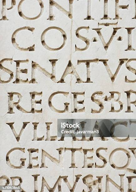 Roman Letras - Fotografias de stock e mais imagens de Arte - Arte, Antigo, Aprender