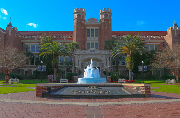 университет штата флорида главный вход. - florida state стоковые фото и изображения