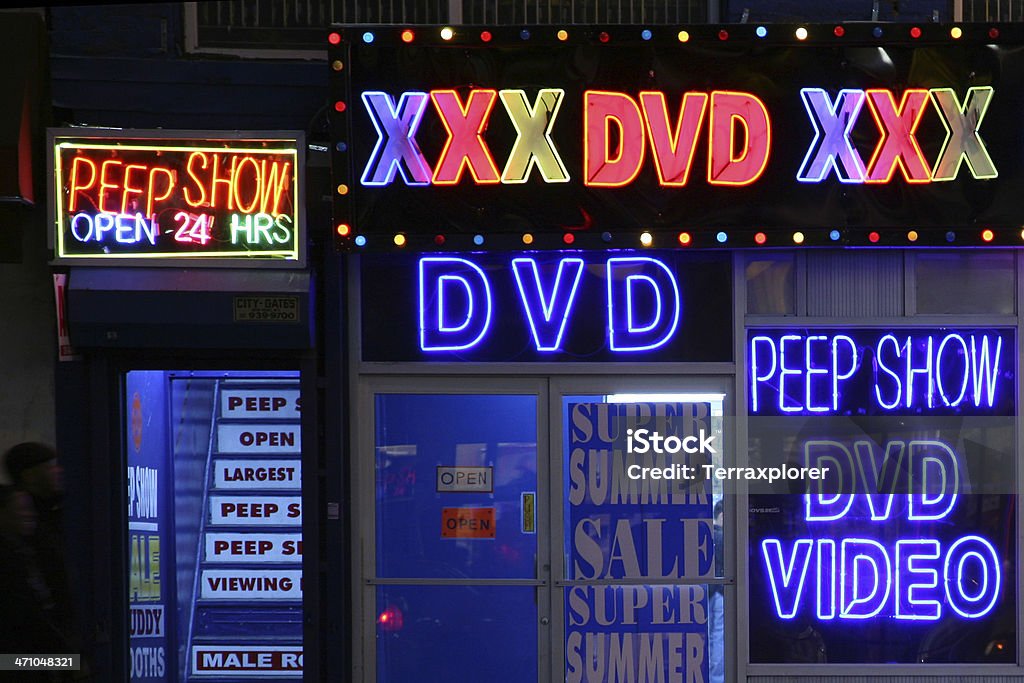 Sex Shop las señales por la noche - Foto de stock de Pornografía libre de derechos