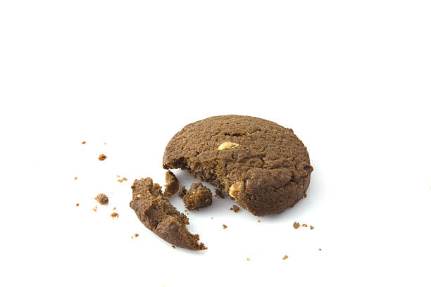 istock Chocolate cookies isolated on white background 471049110