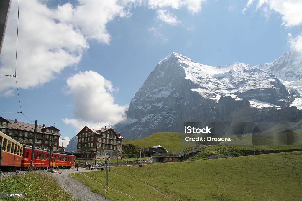 Eiger vista desde Kleine Scheidegg en Suiza - Foto de stock de Alpes Bernese libre de derechos