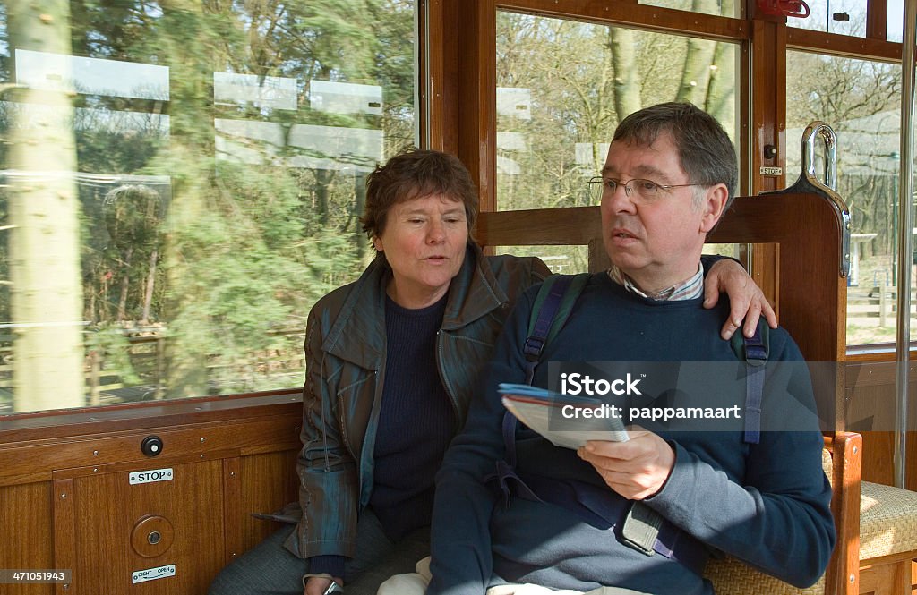 Älterer Menschen in alten Straßenbahn Kutsche - Lizenzfrei 60-69 Jahre Stock-Foto