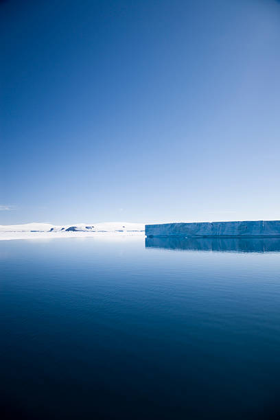 azul paisagem americana - rough antarctica wintry landscape south pole - fotografias e filmes do acervo