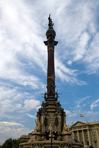 columbus monument barcelona, spanien - spain flag built structure cloud stock-fotos und bilder