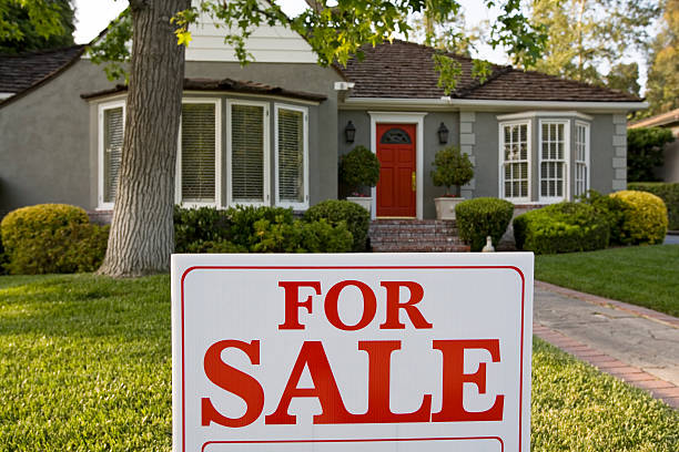 istock Middle class house with red door for sale 471054191