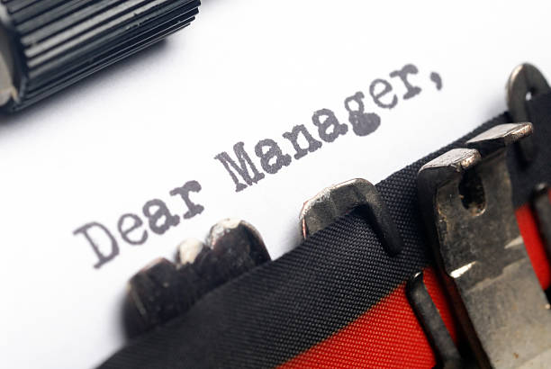 sehr geehrte/r manager - complaining letter pleading typewriter stock-fotos und bilder