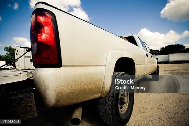 Photo libre de droit de Surdimensionnée De La Camionnette banque d'images et plus d'images libres de droit de Pick-up - Pick-up, Vue de dos, Vue en contre-plongée