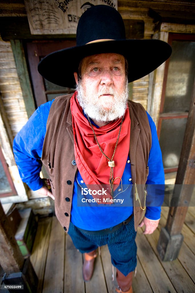 Ritratto di anziana Cowboy - Foto stock royalty-free di 60-69 anni