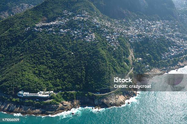 Flying Over Rio De Janeiro Береговая Линия — стоковые фотографии и другие картинки Архитектура - Архитектура, Атлантический океан, Береговая линия
