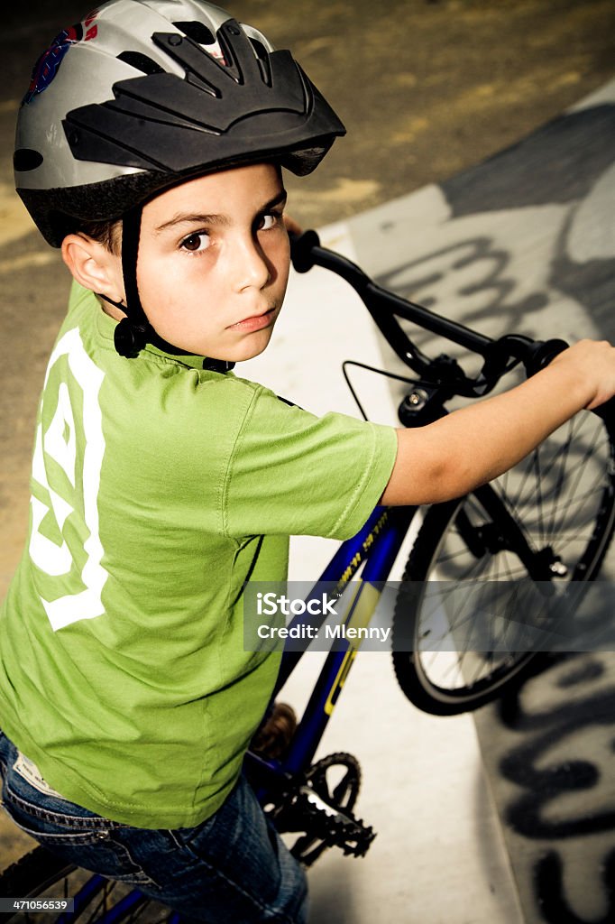 Giovane ragazzo BMX Bike - Foto stock royalty-free di 6-7 anni