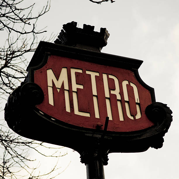 istock Metro Sign - Squared Paris Series III 471057541