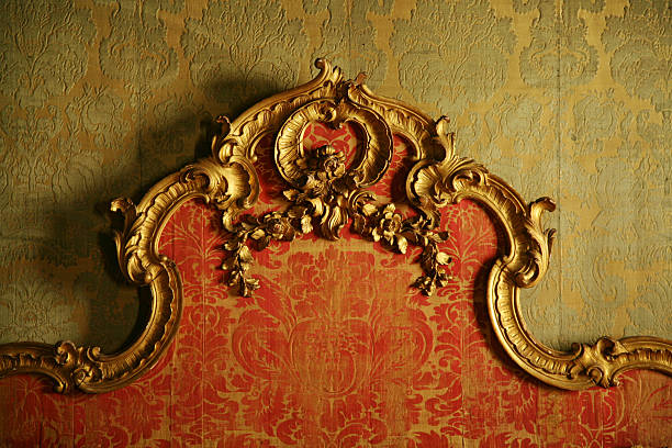 decorativo bedboard antiguo - barroco fotografías e imágenes de stock