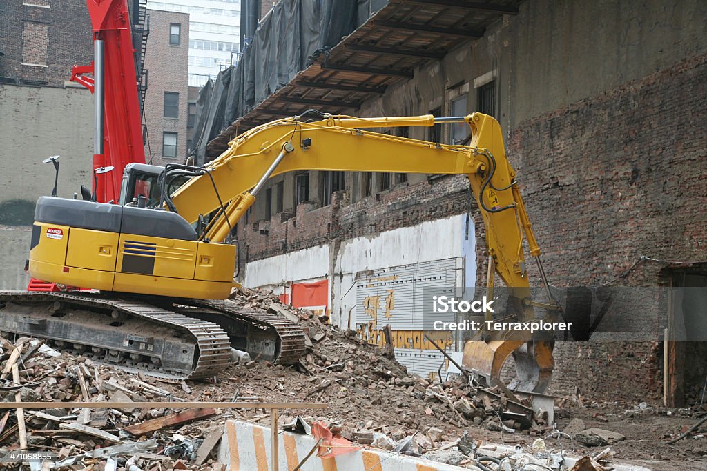 Excavator At сноса сайт - Стоковые фото Строительная отрасль роялти-фри